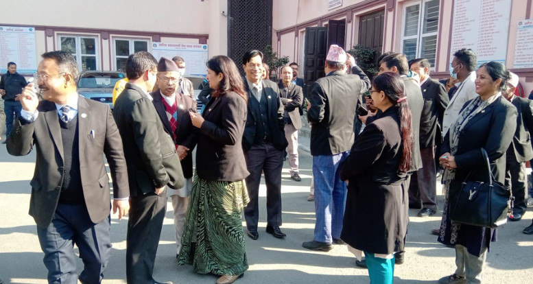 नेपाल बार एशोसिएसनद्वारा सर्वोच्च अदालतको मूल गेटमा धर्ना