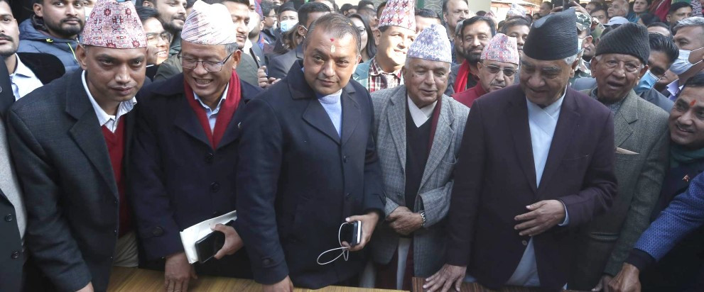 कांग्रेस संसदीय दलको नेतामा देउवा र थापाको उम्मेदवारी दर्ता