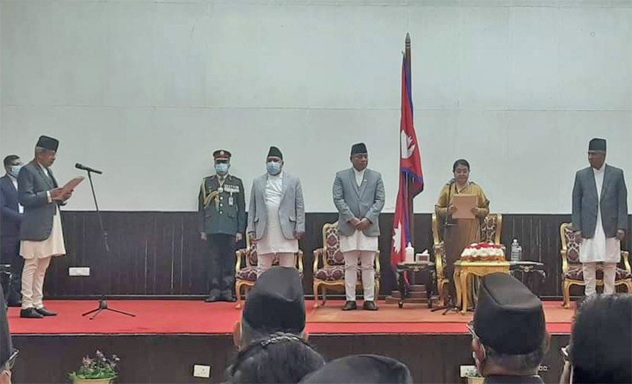 ज्येष्ठ सदस्य पशुपतिशमशेर जबराद्वारा शपथ ग्रहण