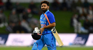 Indian cricketer Rishabh Pant suffers injuries in car accident