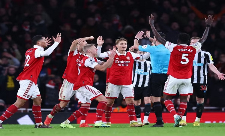 Arsenal held to goalless draw by Newcastle United
