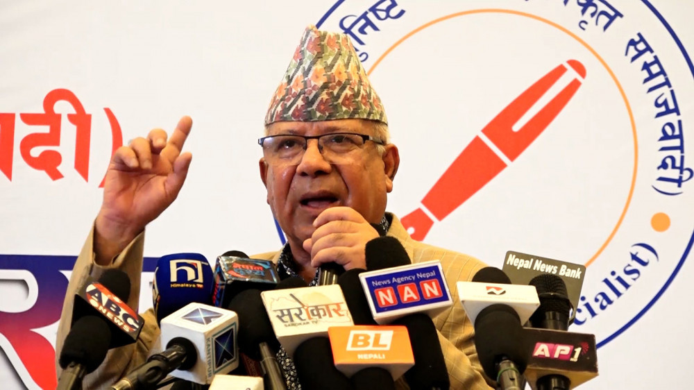 अर्थमन्त्रीले बजेट नसच्याए सरकार दुर्घटनामा जान्छ : माधव नेपाल