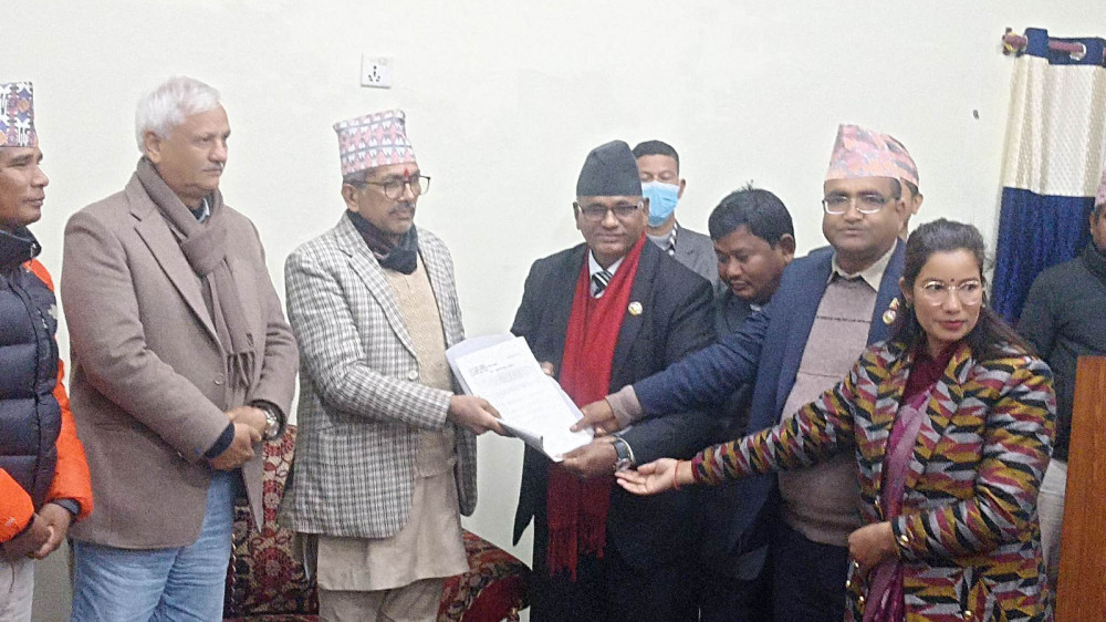 सुदूरपश्चिमको मुख्यमन्त्रीका लागि एमाले नेता रावलद्वारा दाबी पेस 