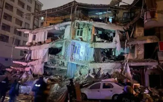 भूकम्पले टर्की र सिरियामा करिब तीन सय जनाको मृत्यु