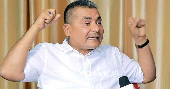 जनमत संग्रह गर्ने दम छ प्रचण्डलाई ? सबै बढारिन्छन् : दुर्गा प्रसाईं