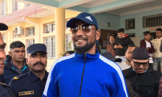 राज्‍य मन्त्री चौधरीले प्रधानमन्त्रीलाई राजिनामा बुझाउँदै