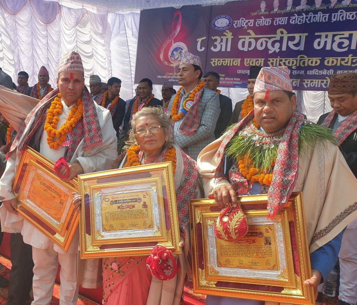 पत्रकार नरहरि न्यौपानेलाई लोक पत्रकारिता सम्मान