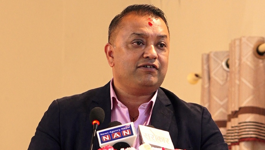 शेरबहादुर देउवाले नेतृत्व हस्तान्तरण गर्नुपर्छ : गगन थापा