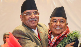 राष्ट्रपति पौडेलको स्वास्थ्य अवस्थाबारे बुझ्न प्रचण्ड अस्पतालमा