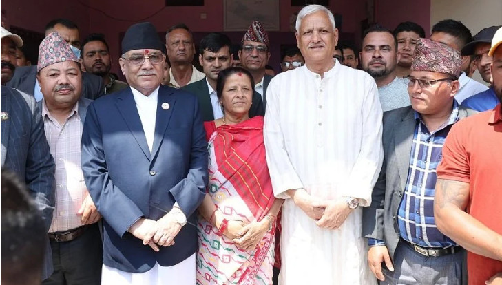 प्रचण्ड पुगे धनगढीस्थित लेखराज भट्टको घरमा, भने यो मेरो पनि घर हो...
