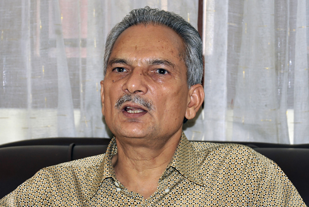 प्रचण्डले ‘खोलो तर्यो, लौरो बिर्स्यो’ गरेपछि बाबुराम फायर...
