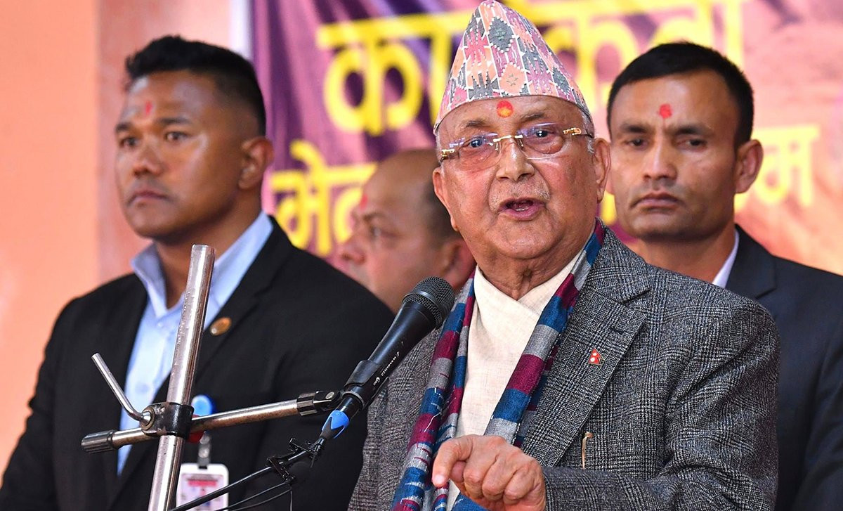 केपी ओलीमाथि ढुंगा प्रहार, एक जना पक्राउ