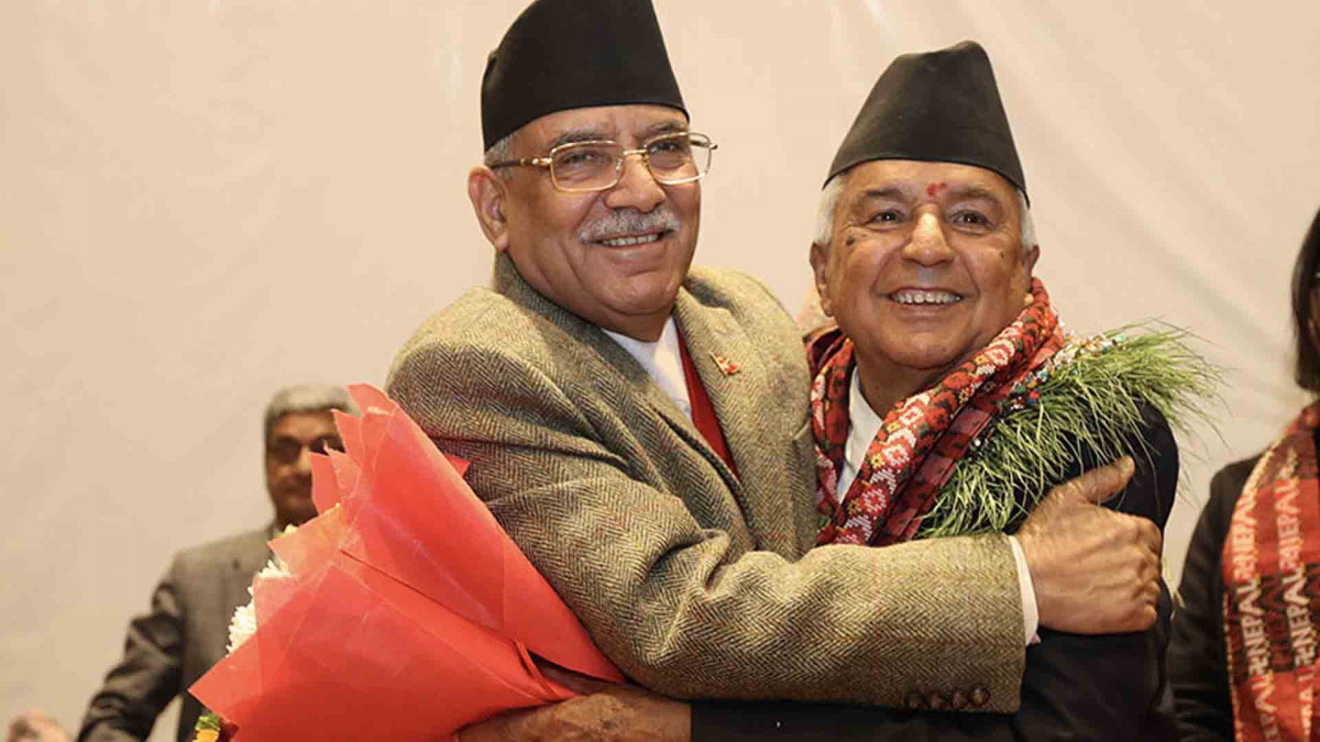 राष्ट्रपति भेट्न प्रधानमन्त्री प्रचण्ड शीतलनिवासमा