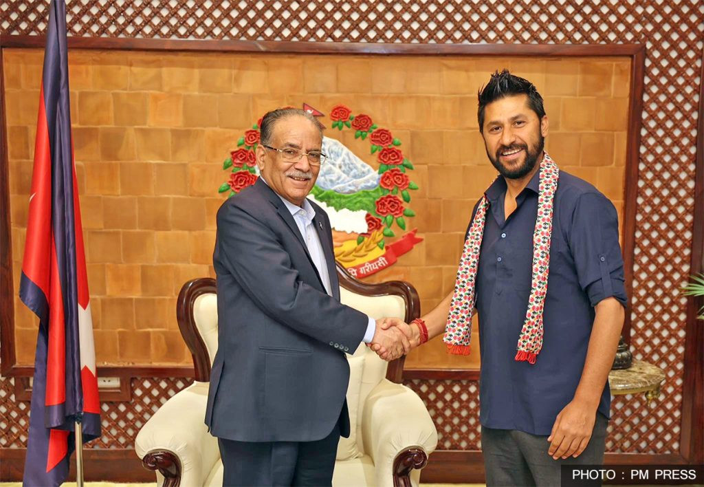तीन पार्टीका नेताहरु मात्रै खुसुखुसु नगर्नुहोस्, चौथो दल रास्वपा पनि छ : रवि लामिछाने