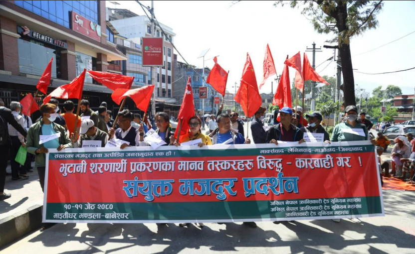 शरणार्थी प्रकरणमा मुछिएकाहरूलाई कारबाहीको माग गर्दै मजदुरहरूको प्रदर्शन 