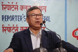 एमालेले जतिसुकै कोसिस गरे पनि सरकार ढल्दैन : माओवादी नेता