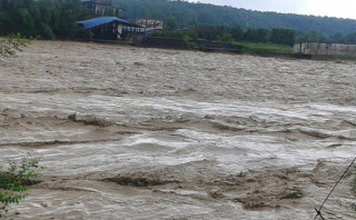 भारी वर्षाले भारतमा जनजीवन प्रभावित