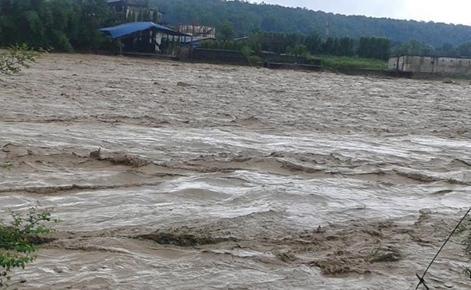 भारी वर्षाले भारतमा जनजीवन प्रभावित