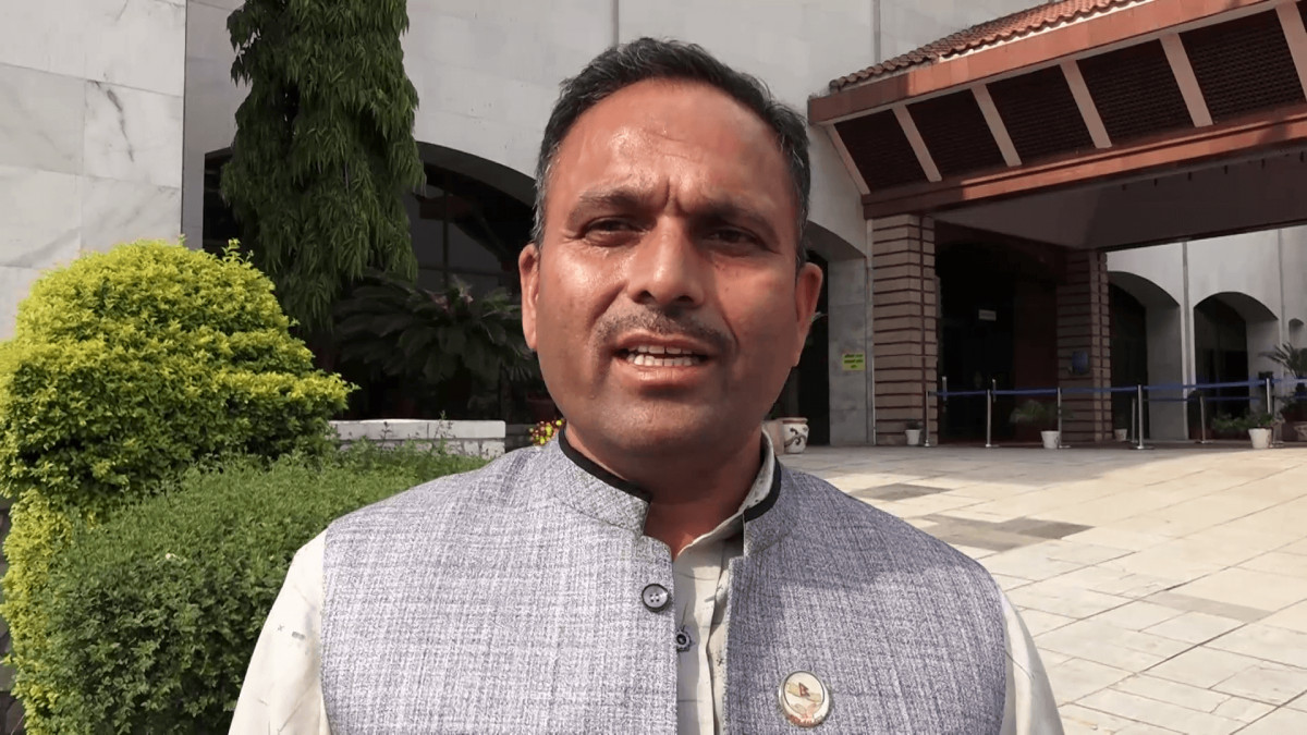 सुन तस्करीको अनुसन्धानमा राजनीतिक सहभागिता खोज्नु एमालेको बदनियत हो : माओवादी सांसद दाहाल