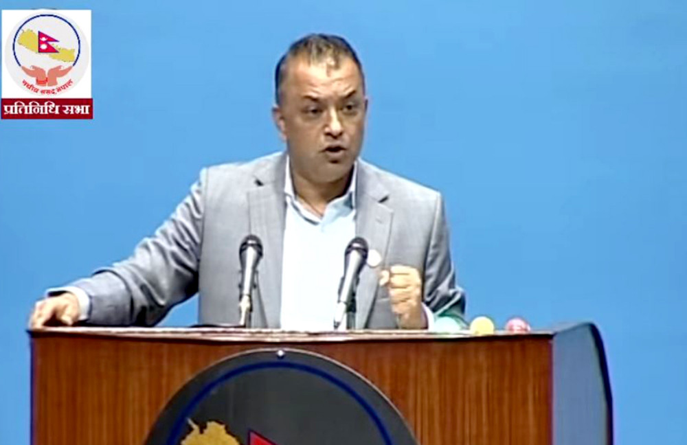 अब एक्लै हिड्न नमिल्ने भएको हो ? ‘कोही जलाउँछु भन्छन्, कोही खुकुरी हान्छन्’ : गगन थापा