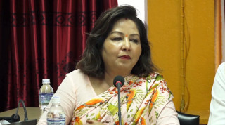 बङ्गलादेशमा रहेका नेपालीको अवस्थाबारे परराष्ट्रमन्त्रीको चासो, सुरक्षाका लागि निर्देशन