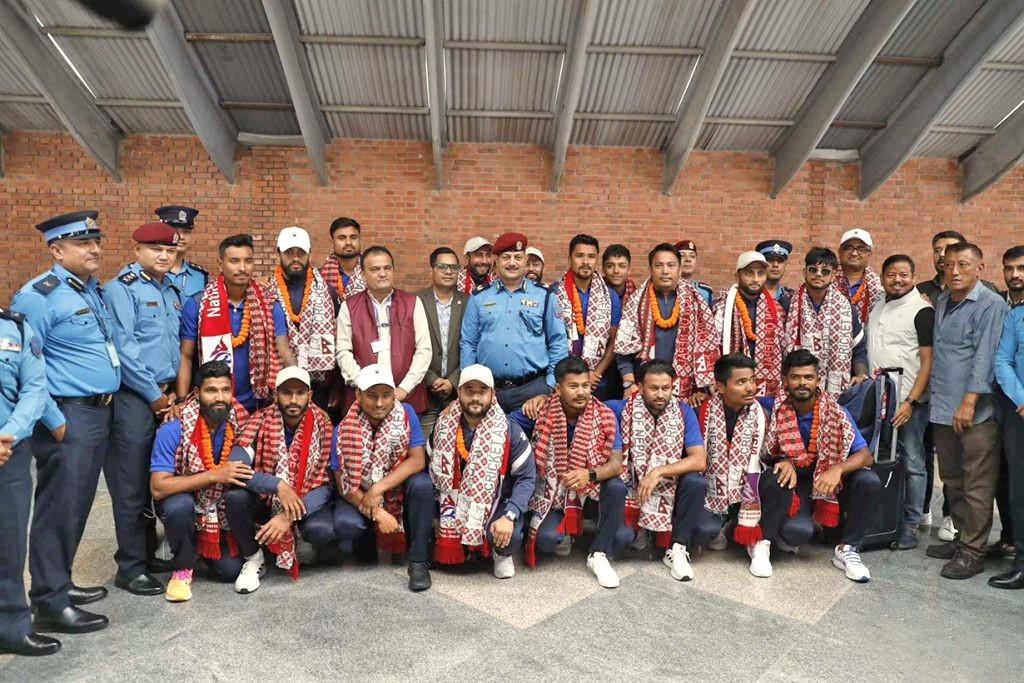 एसियन खेलकुदबाट स्वदेश फर्कियो नेपाली क्रिकेट टोली, विमानस्थलमा बाजागाजासहित स्वागत