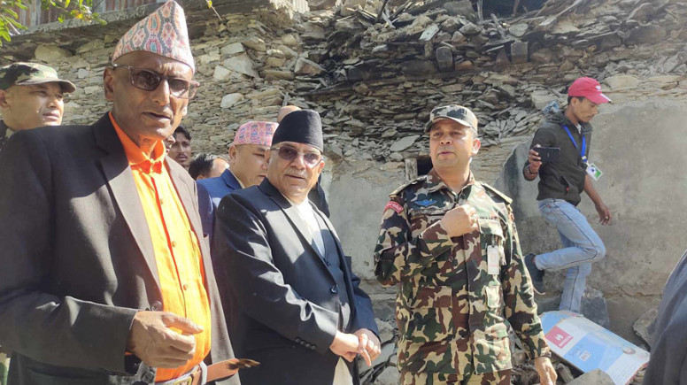 भूकम्प प्रभावित क्षेत्र बझाङमा प्रधानमन्त्री, आवास निर्माणमा ५० हजार, मृतकलाई २ लाखको आश्वासन