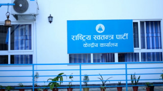 सत्तारुढ रास्वपाभित्रको असुन्तुष्टि पार्टी बैठकमा बिष्फोट, होहल्ला मात्रै भएको सांसदहरु र प्रहरीको दाबी  (खास खबर)