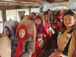 नगरप्रमुख राईद्धारा पाठेघर खसेका महिलालाई खोजी खोजी उपचार