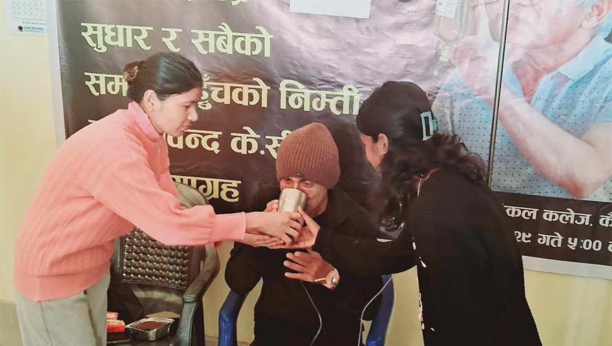 डा. गोविन्द केसीले तोडे अनशन