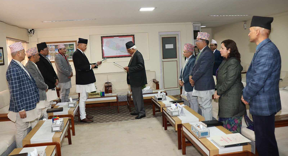 डेडिकेटेड फिडर ट्रंक लाइन छानबिन आयोगका अध्यक्षद्वारा शपथ