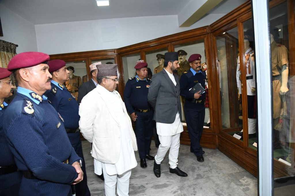 आफ्नो शक्ति राजनीतिक नेतृत्वलाई नसुम्पिनुहोस् : रवि लामिछाने