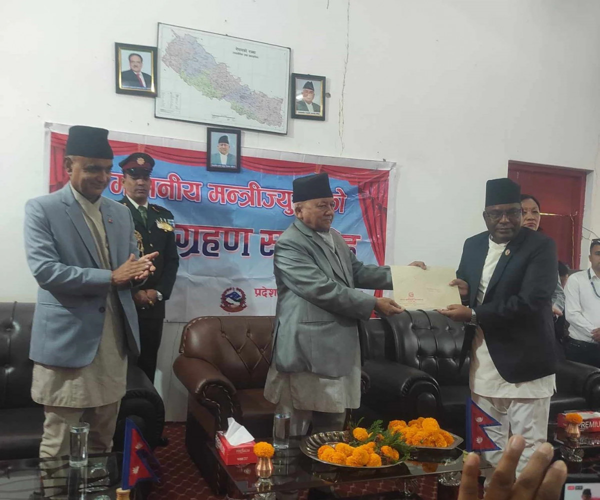 कर्णालीका नवनियुक्त मन्त्री परियारद्वारा शपथ