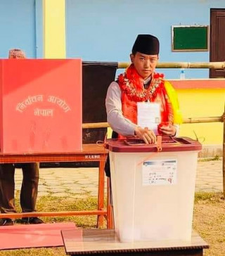 एमाले उम्मेदवार सुहाङ नेम्वाङले गरे मतदान