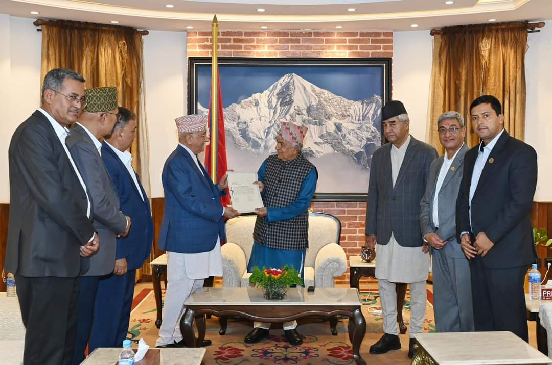 नयाँ प्रधानमन्त्रीमा ओलीको दाबी पेश, नियुक्ती र शपथ भोलि