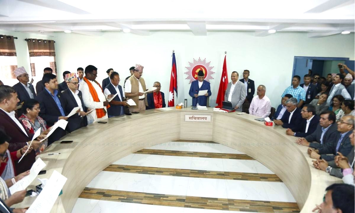 एमालेका नवनियुक्त उपाध्यक्ष बरालसहित मनोनीत केन्द्रीय सदस्यले लिए शपथ