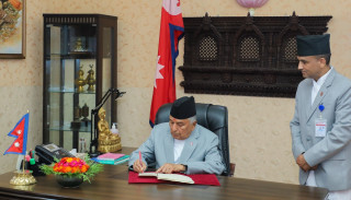 एकै अध्यादेशले १५ सय भन्दा बढी राजनीतिक नियुक्ति चट, नयाँ नियुक्ति अन्योलमै मन्त्रालयको संख्या घटाउने कसरत, देशमा अघोषित सैनिक शासन रहेको टिप्पणी (खास खबर)