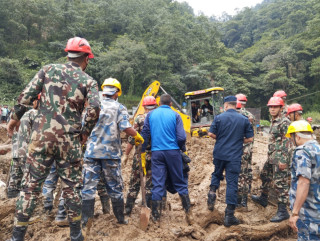 झ्याप्लेखोला पहिरो : ३ वटा गाडी पुरिँदा ३० जनाको मृत्यु भएको पुष्टि