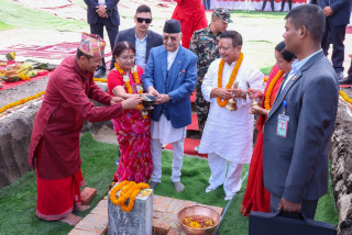एमालेको पार्टी कार्यालय निर्माण गर्न व्यवसायी गुरुङले जग्गा उपलब्ध गराउँदा चर्चा, पार्टीभित्रैबाट कतिपयको विरोध, कतिपयको बचाउ( खास खबर)