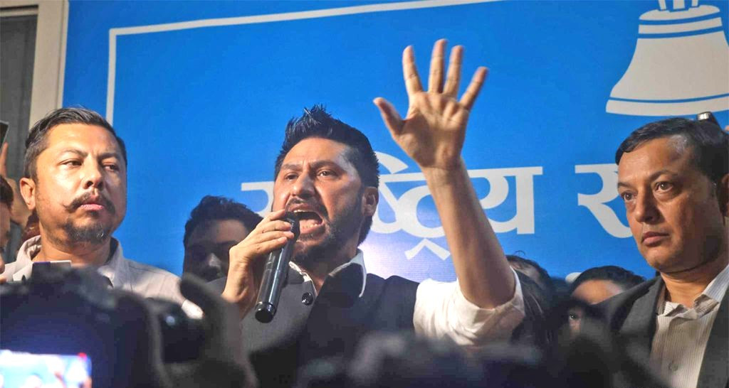 रवि लामिछानेलाई पोखरा लगियो, आइतबार अदालतमा उपस्थित गराइने