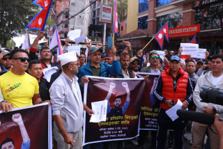 रवि लामिछाने पक्राउको प्रतिरोधमा काठमाडौैं र पोखरामा रास्वपाको प्रदर्शन