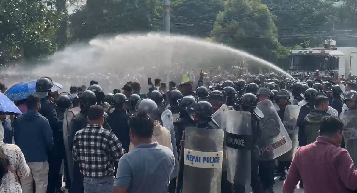 रबी लामिछाने रिहाइको मागमा भएको आन्दोलनले पोखरा तनावग्रस्त, सरकार सहकारीका मुद्धामा गम्भीर नबनेको आरोप, अनुसन्धान प्रभावित गर्न खोजेको टिप्पणी(खासखबर)