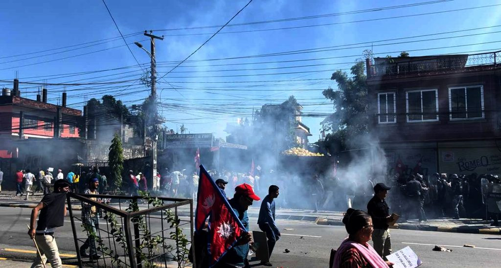 रास्वपाको प्रदर्शन जारी, ६ जना कार्यकर्ता प्रहरी नियन्त्रणमा