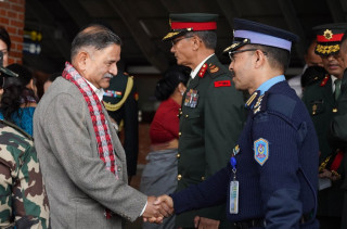 भारतीय सेनाध्यक्ष द्विवेदीलाई मानार्थ महारथीको दर्ज्यानी चिह्न प्रदान गरिँदै