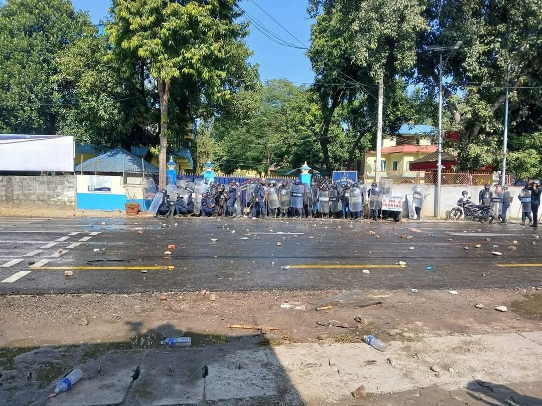 चितवनमा रवि समर्थक र प्रहरीबिच झडप, २० प्रहरी घाइते