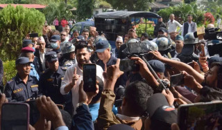 कास्कीबाट रवी धरौटीमा छुटेसँगै विभिन्न तर्क वितर्क सुरु, थप प्रमाण खुलेकोले आदेश अझै अपुरो र त्रुटिपूर्ण देखिएको टिप्पणी (खासखबर)