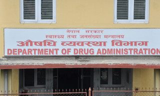 चिकित्सकहरुको सिफारिस विना र मनलाग्दी औषधि नकिन्न उपभोक्तालाई आह्वान