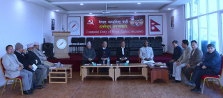 सत्तास्वार्थमा रहँदा निदाएको समाजवादी मोर्चा ब्युझिँदै, गणतन्त्र जोगाउन सरकार र राजाविरुद्ध सडकमा उत्रिने, इँटको जवाफ पत्थरले दिने प्रचण्डको भड्किलो अभिव्यक्ति (खासखबर)