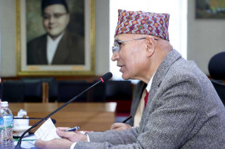 बैंकहरुले रणनीतिक योजना बनाएर काम गर्नुपर्छ : अर्थमन्त्री पौडेल