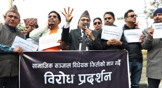 सरकारले सामाजिक सञ्जाल विधेयक फिर्ता नलिए च्यातेर अवज्ञा गर्ने अनलाइन टिभी पत्रकार संघको चेता*वनी